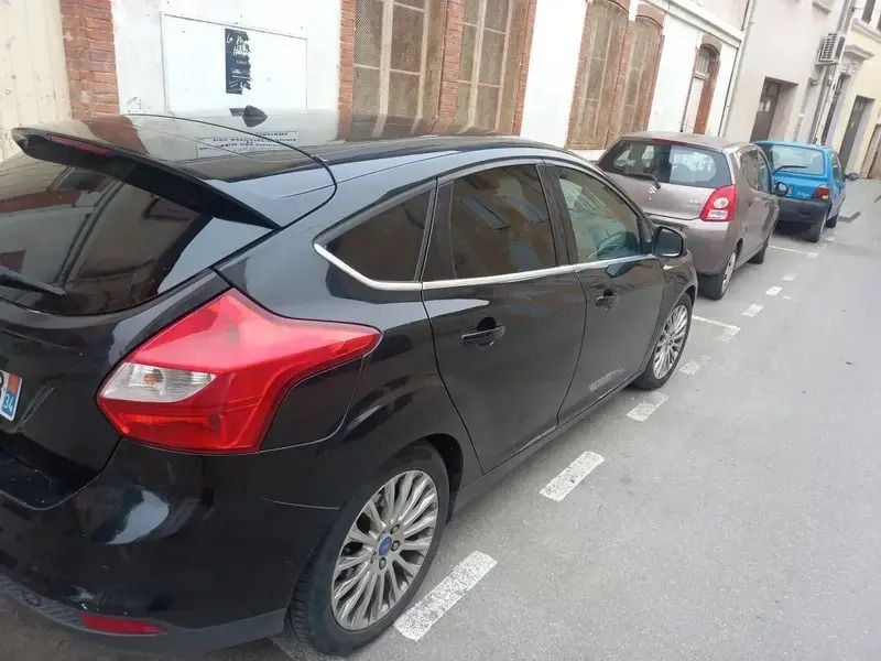 Noir Utilisé 2012 Ford Focus S Berline | 4 800 € (Bon prix) - Image 1/4