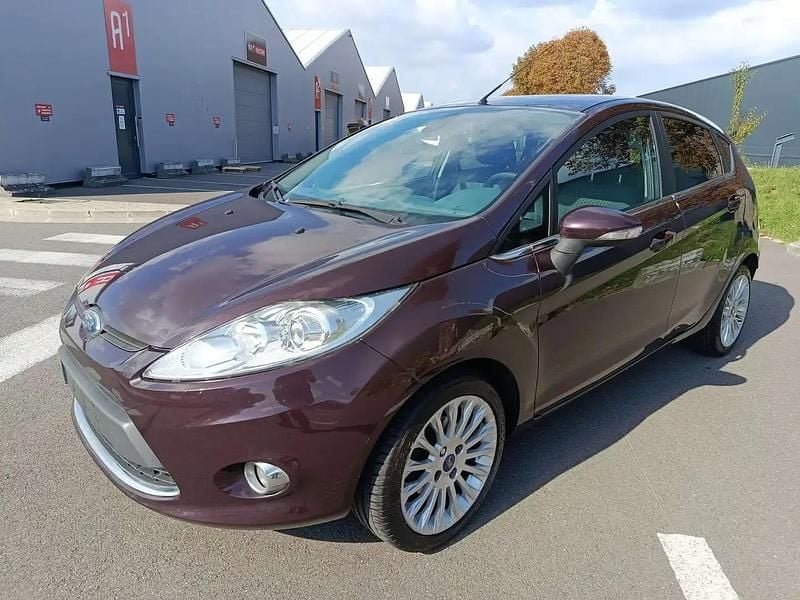 Rouge Utilisé 2011 Ford Fiesta Titanium Citadine | 3 700 € (Prix juste) - Image 1/4