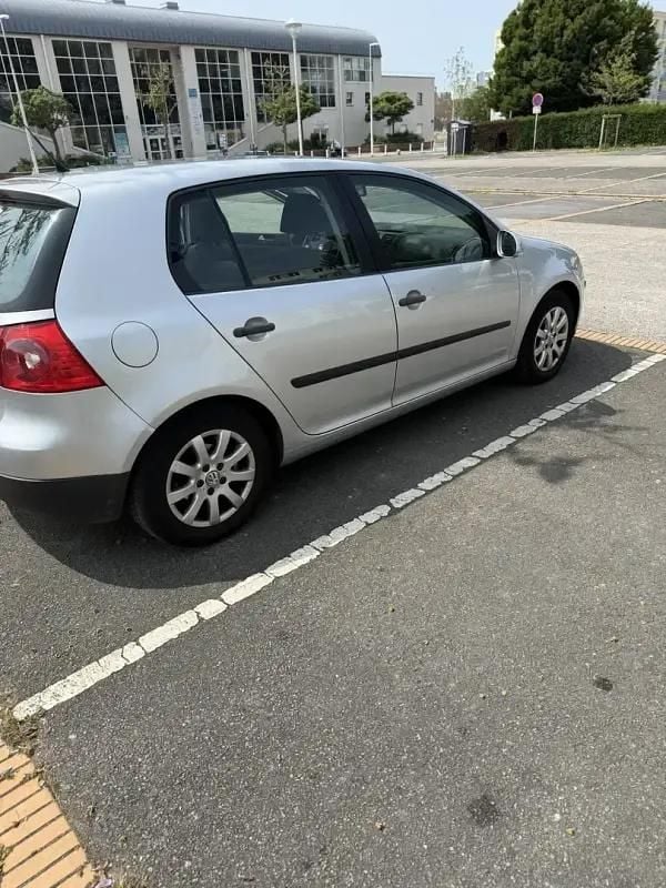 Utilisé 2006 VW Golf V Comfortline Berline | 4 500 € (Prix assez cher) - Image 1/4