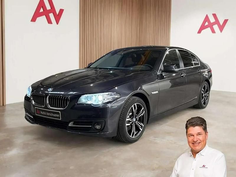 Gris Utilisé 2017 BMW 518 Berline | 18 990 € - Image 1/4