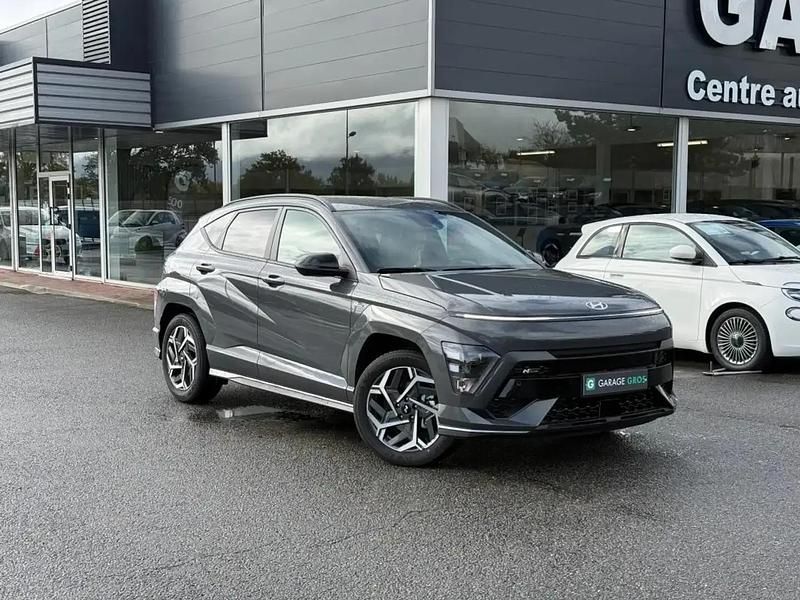 Gris Nouvelle 2025 Hyundai Kona N Line SUV | 29 790 € (Prix juste) - Image 1/4