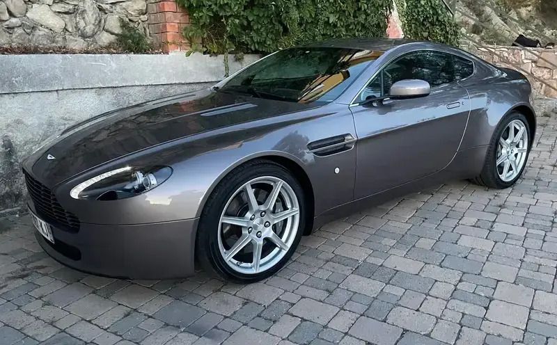 Gris Utilisé 2007 Aston Martin V8 Vantage Coupé | 45 990 € (Prix juste) - Image 1/4