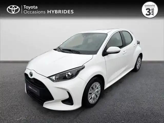 Blanc Utilisé 2023 Toyota Yaris Hybrid Berline | 19 490 € (Prix juste) - Image 1/4