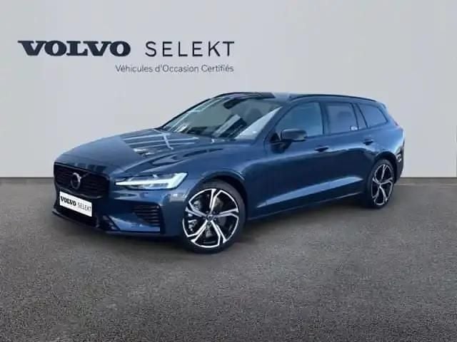 Bleu denim métallisé Nouvelle 2025 Volvo V60 Plus Break | 68 899 € - Image 1/4