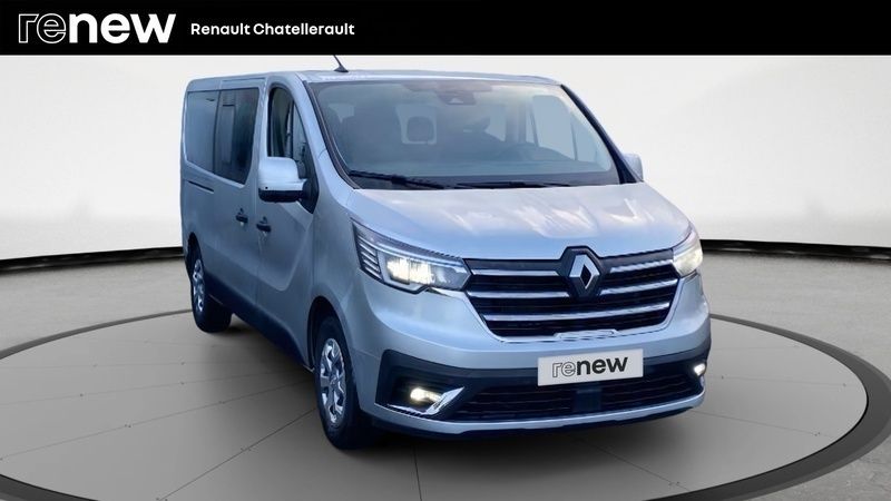 Gris Utilisé 2023 Renault Trafic Intens Van | 42 990 € - Image 1/4