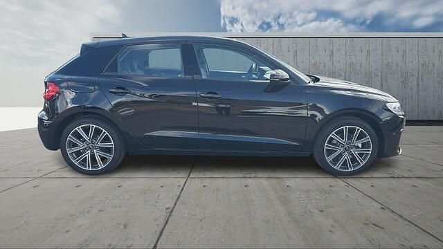 Occasion Audi A1 Sportback Design 116 ch (85 kW) 2025 Noir mythe métallisé gris manhattan métallisé Citadine