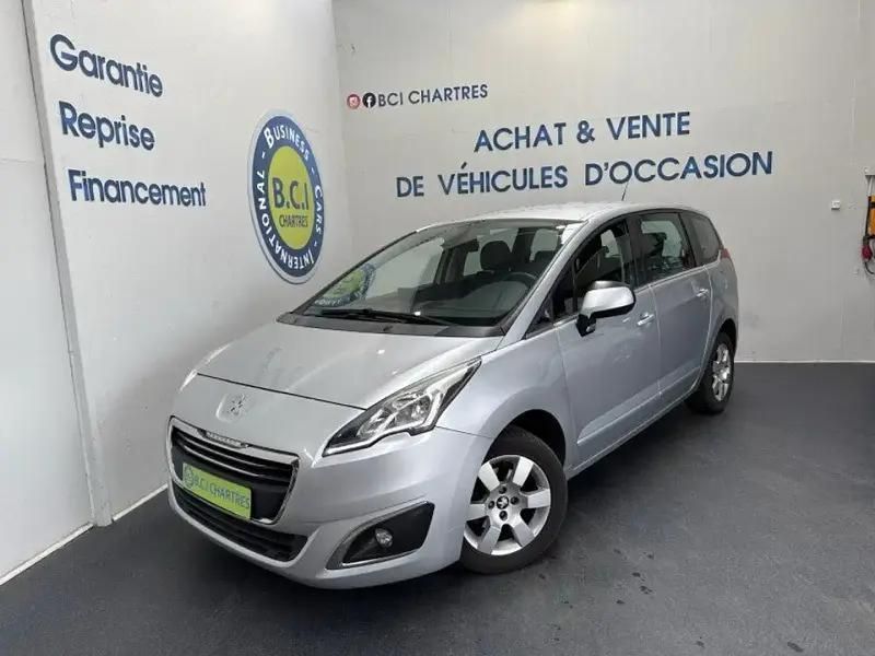Gris Utilisé 2014 Peugeot 5008 Active Monospace | 11 490 € (Prix assez cher) - Image 1/4
