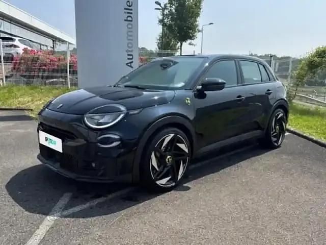 Noir venom Occasion 2025 Abarth 600e Turismo SUV | 31 590 € - Image 1/4