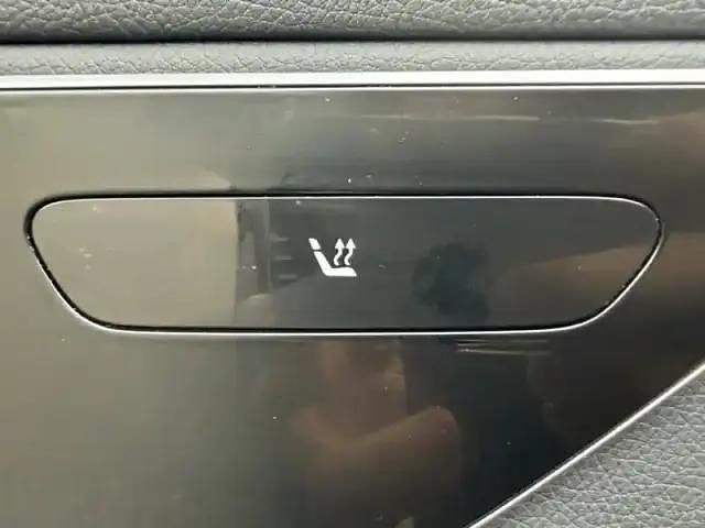 Gris selenite métallisé Occasion 2023 Mercedes GLC220 Business | 46 490 € (Bon prix) - Image 1/4