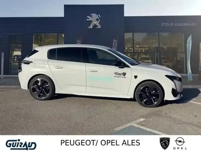 Occasion Peugeot 308 22 kW (30 ch) 2023 Teinte m. blanc okénite Berline