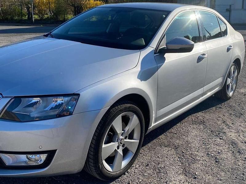 Occasion Skoda Octavia Elegance 140 ch (102 kW) 2015 Argent Berline