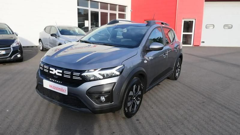 Gris Occasion 2025 Dacia Sandero Expression Berline | 17 490 € (Prix juste) - Image 1/4