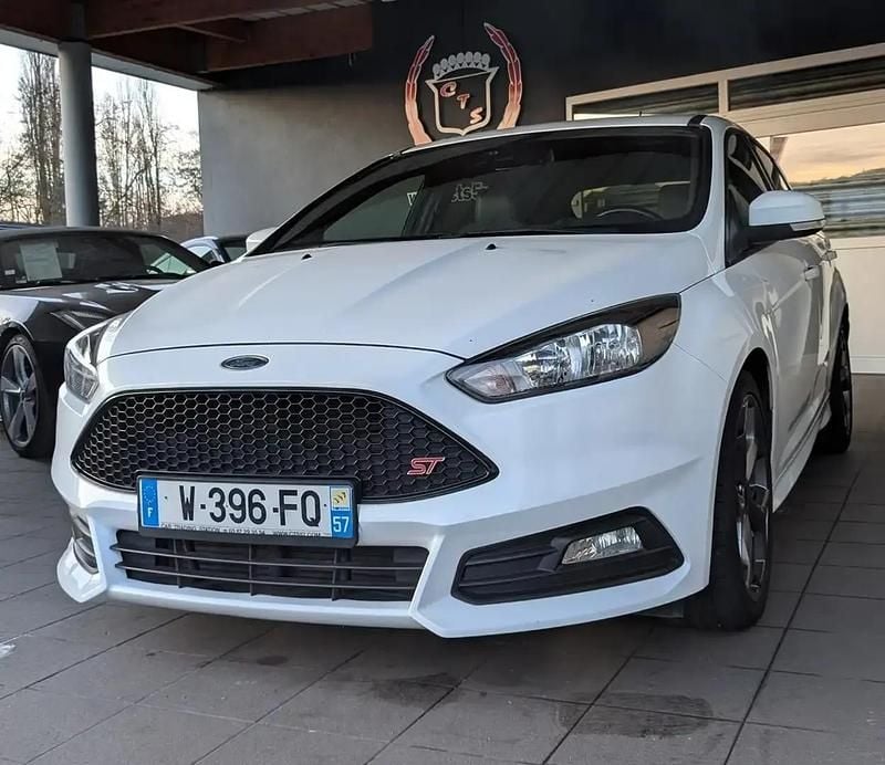 Blanc Occasion 2018 Ford Focus ST Berline | 17 900 € (Prix juste) - Image 1/4