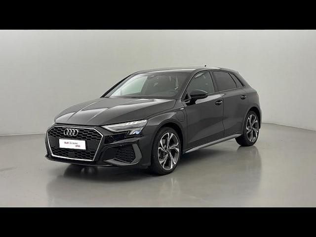 Noir mythe métallisé Utilisé 2024 Audi A3 Sportback e-tron S-Line Berline | 41 499 € (Prix cher) - Image 1/3