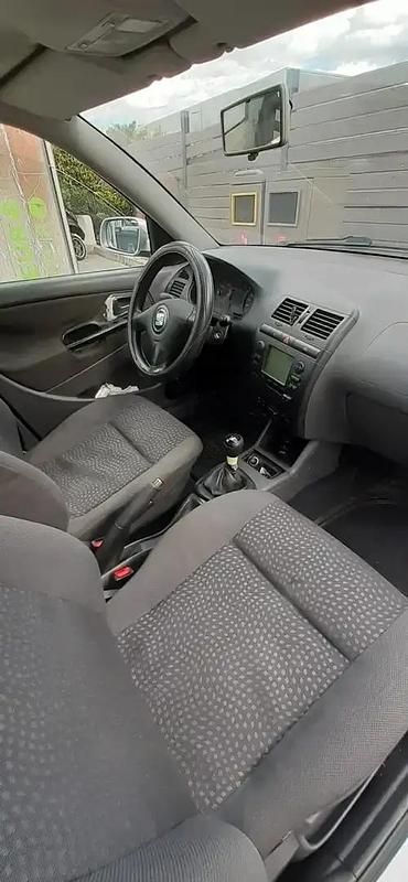 Gris Occasion 2002 Seat Cordoba Fresh Berline | 2 200 € - Image 1/4