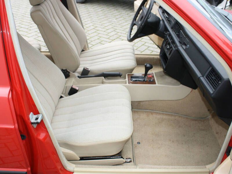 Occasion Mercedes 190 90 ch (66 kW) 1985 Rouge Berline