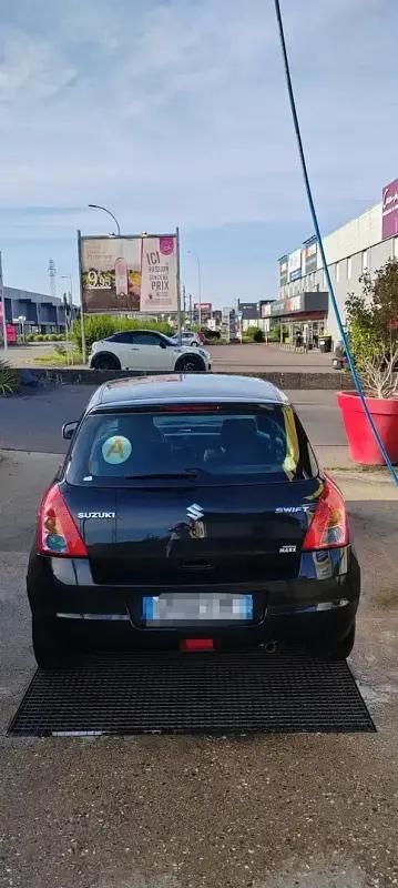 Utilisé 2009 Suzuki Swift GLX Berline | 1 300 € (Prix juste) - Image 1/4