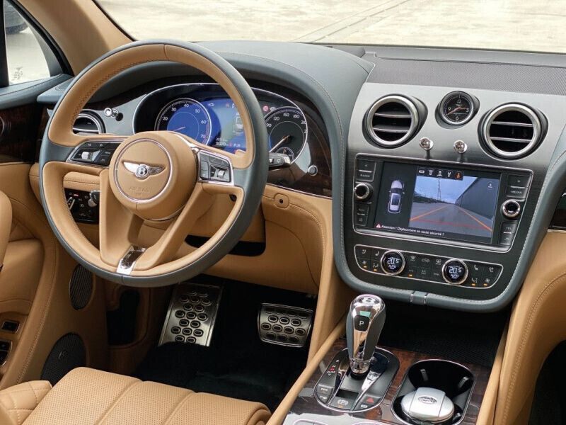 Occasion Bentley Bentayga 608 ch (447 kW) 2016 Noir peinture métallisée SUV