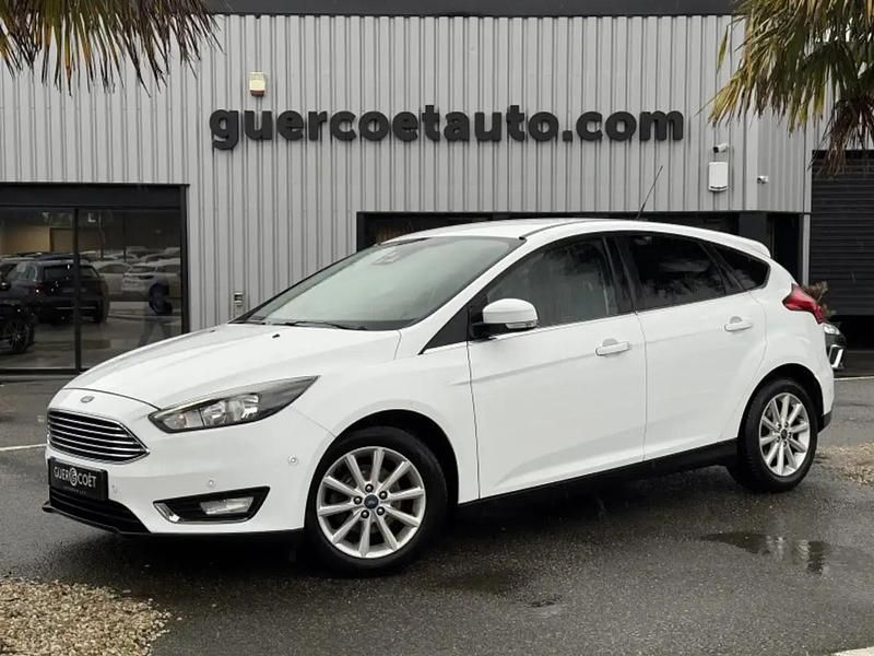 Blanc Occasion 2016 Ford Focus Titanium Berline | 9 990 € (Prix juste) - Image 1/4