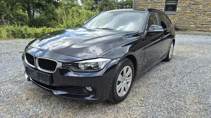 Noir Utilisé 2014 BMW 318 Break | 8 500 € (Bon prix) - Image 1/4