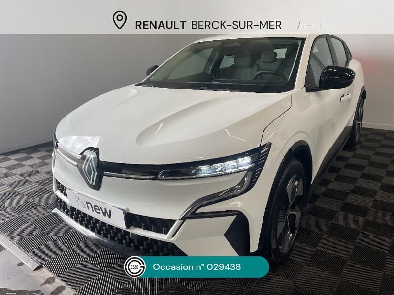 Blanc Utilisé 2022 Renault Mégane Equilibre Berline | 23 990 € (Prix juste) - Image 1/4