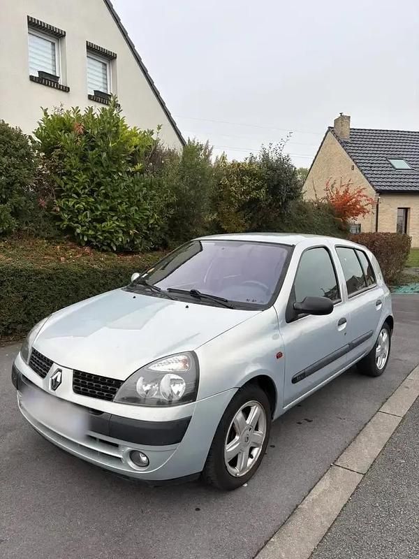 Utilisé 2002 Renault Clio II Dynamique Berline | 2 800 € (Bon prix) - Image 1/4