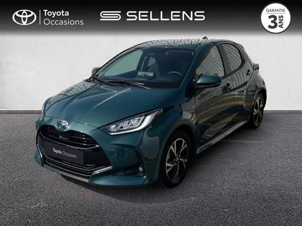 Vert Utilisé 2025 Toyota Yaris Hybrid Design | 24 590 € (Prix juste) - Image 1/4
