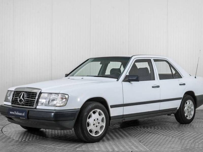 Blanc Utilisé 1986 Mercedes 200 Berline | 6 900 € - Image 1/4
