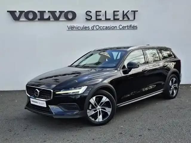 Black solid "stone" Occasion 2023 Volvo V60 CC Break | 43 890 € - Image 1/4