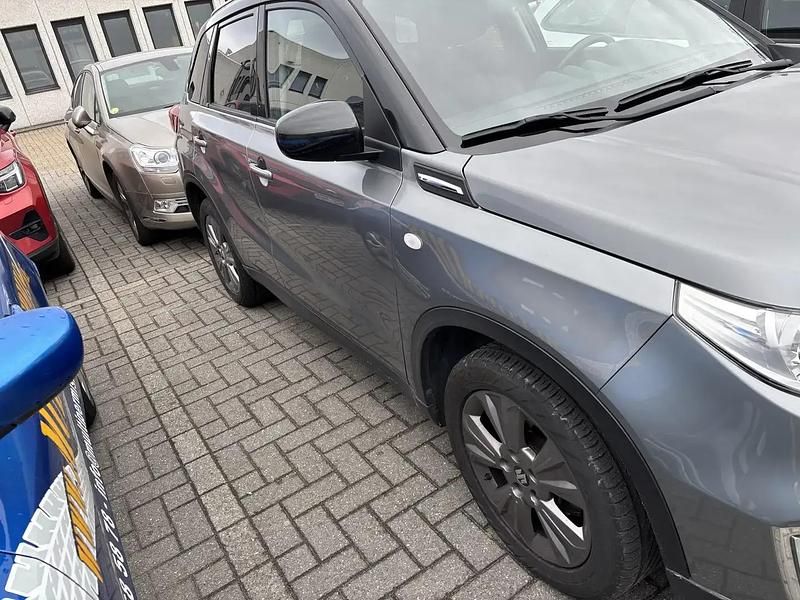 Utilisé 2019 Suzuki Vitara SUV | 18 500 € (Prix juste) - Image 1/4