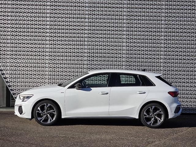 Occasion Audi A3 S-Line 116 ch (85 kW) 2022 Blanc glacier métallisé Berline