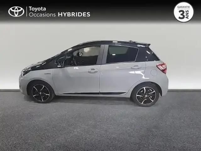 Occasion Toyota Yaris Hybrid 100 ch (73 kW) 2018 Gris manhata Berline