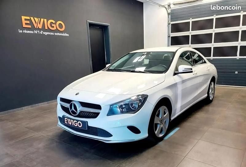 Blanc Utilisé 2017 Mercedes CLA180 Berline | 14 980 € (Bon prix) - Image 1/4