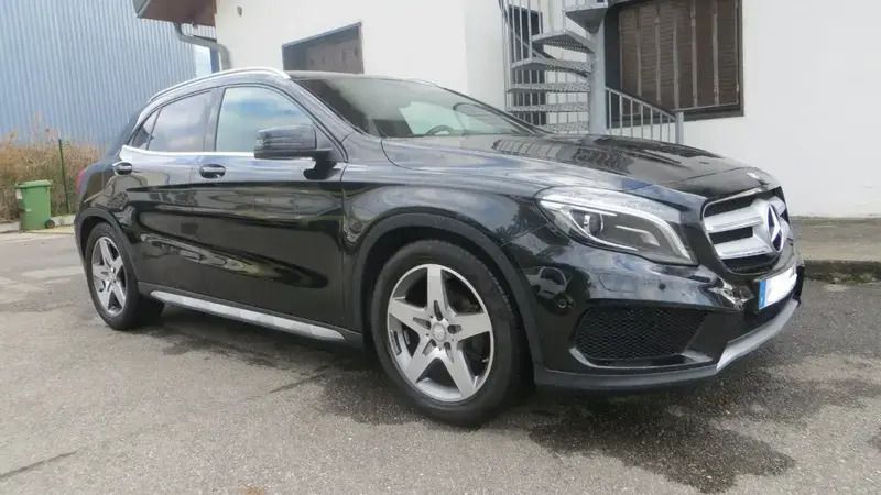 Noir Utilisé 2015 Mercedes GLA200 Business SUV | 19 000 € (Prix juste) - Image 1/4