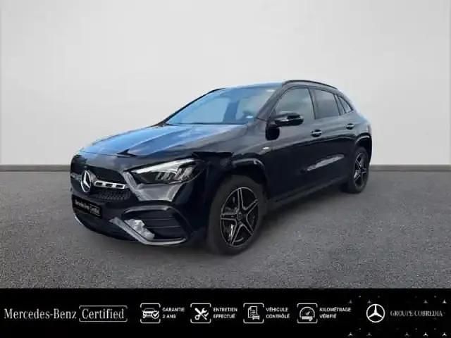 Noir cosmos métallisé Occasion 2025 Mercedes GLA250 AMG line SUV | 47 890 € (Prix juste) - Image 1/4