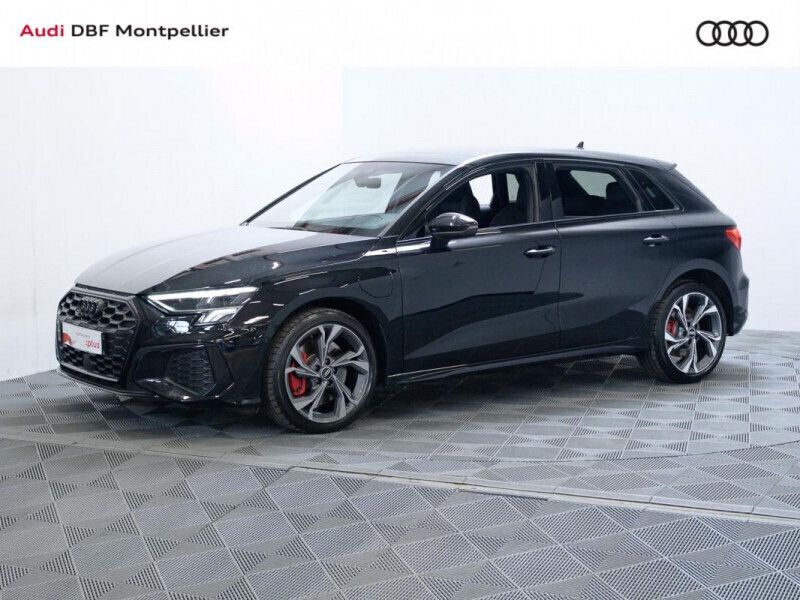Noir Utilisé 2024 Audi A3 Sportback Competition Berline | 37 980 € (Prix juste) - Image 1/4