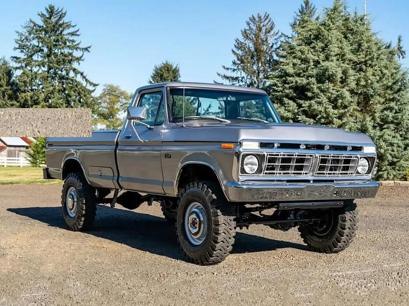 Gris Occasion 1977 Ford F250 Pick-up | 30 000 € - Image 1/4