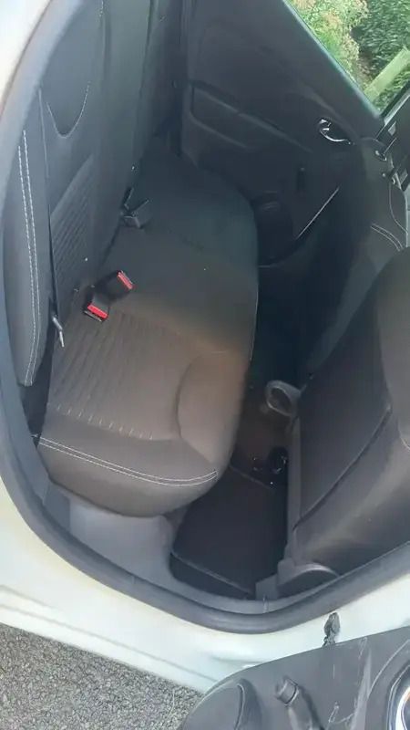 Image 2/4