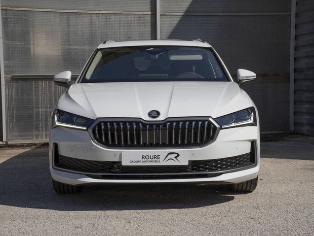 Blanc Utilisé 2024 Skoda Superb LAURIN & KLEMENT Break | 42 990 € (Prix cher) - Image 1/4