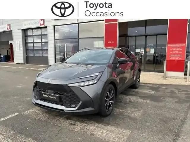 Gris atlas métallisé Occasion 2025 Toyota C-HR Design SUV | 35 480 € (Prix cher) - Image 1/4