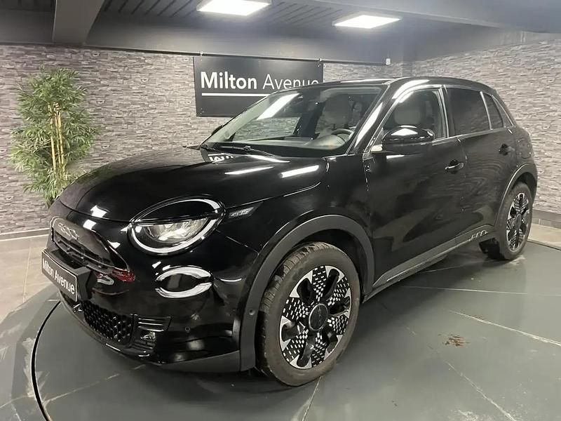 Noir Utilisé 2024 Fiat 600 La Prima SUV | 23 490 € (Prix juste) - Image 1/4