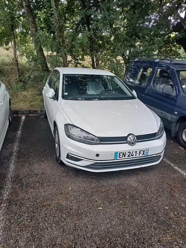 Utilisé 2017 VW Golf VII Trendline Berline | 14 000 € (Prix cher) - Image 1/4