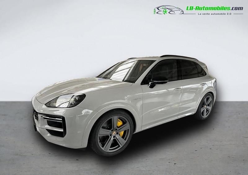 Utilisé 2024 Porsche Cayenne Turbo E-Hybrid SUV | 216 500 € - Image 1/4