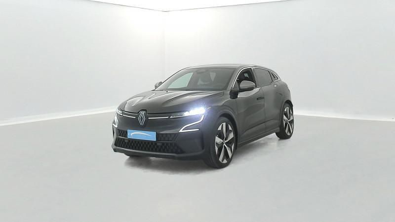 Utilisé 2022 Renault Mégane Techno Berline | 23 490 € (Prix juste) - Image 1/4