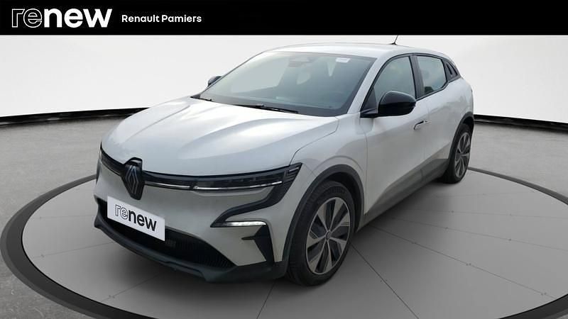 Blanc Occasion 2022 Renault Megane E-Tech Evolution Berline | 20 100 € - Image 1/4