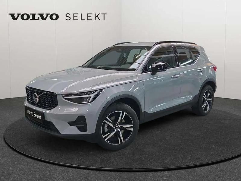 Gris Occasion 2025 Volvo XC40 Plus SUV | 34 990 € (Bon prix) - Image 1/4