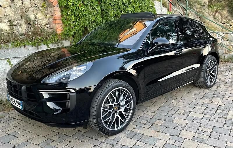Noir Occasion 2020 Porsche Macan Turbo SUV | 119 990 € - Image 1/4