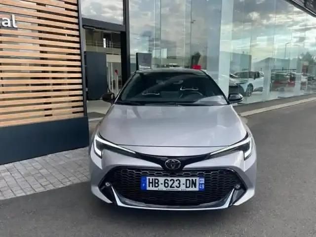 Bi ton gris mineral noir Utilisé 2024 Toyota Corolla Sport Berline | 29 990 € (Prix cher) - Image 1/4