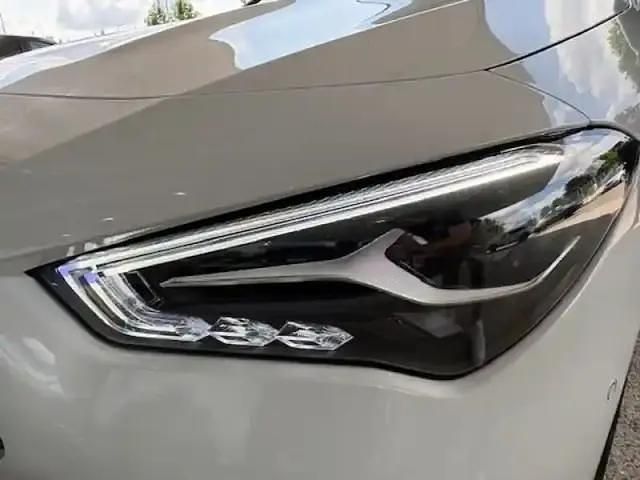 Occasion Mercedes CLA220 AMG line 2024 Blanc digital métallisé Berline