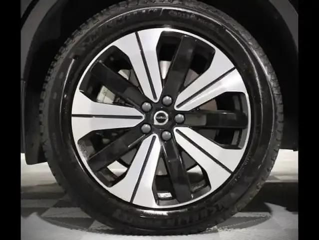 Noir Occasion 2023 Volvo XC40 Plus SUV | 39 900 € (Prix assez cher) - Image 1/4